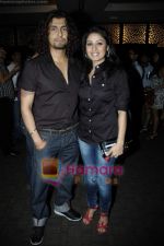 Sunidhi Chauhan at Rahul Vaidya_s bday bash in Imperial Palace on 24th Sept 2010 (33).JPG